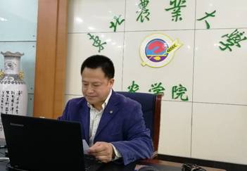 陈庆山院长主持《金陵讲堂》