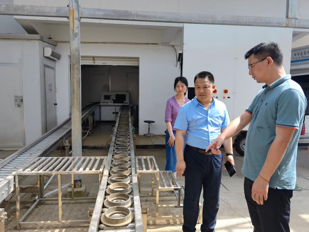 陈庆山院长参观华中农业大学表型平台基地